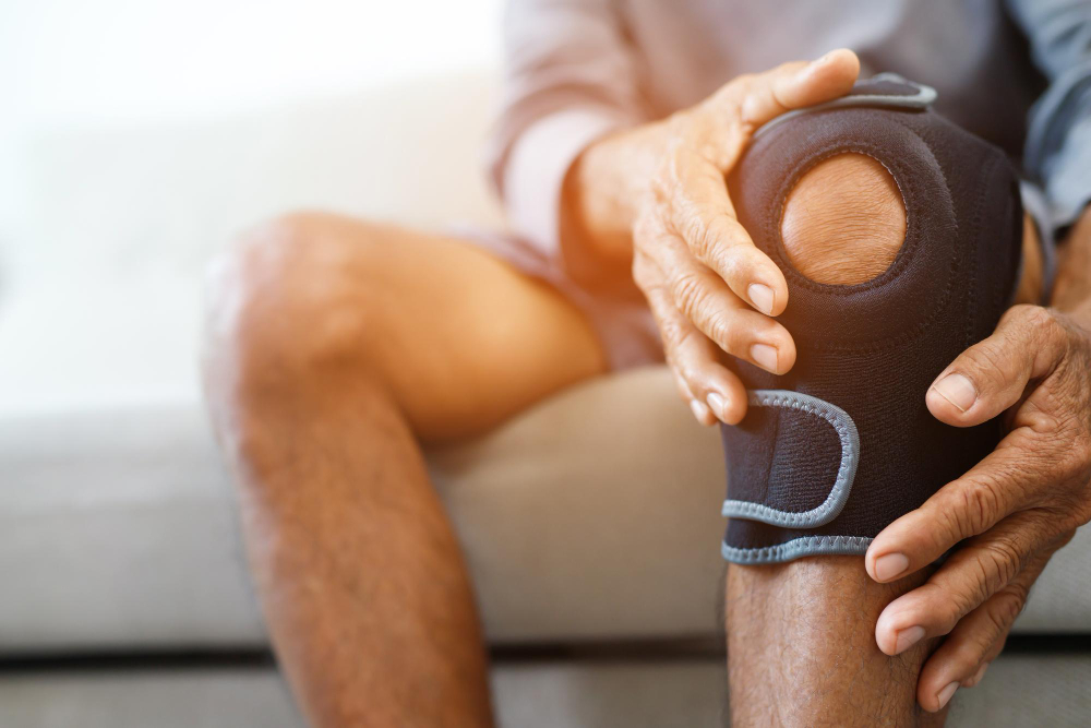Navigating Knee Pain Relief: Alternative Therapies Demystified